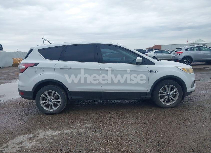 Photo 13 of 2017 Ford Escape SE (VIN 1FMCU0G94HUA24887)