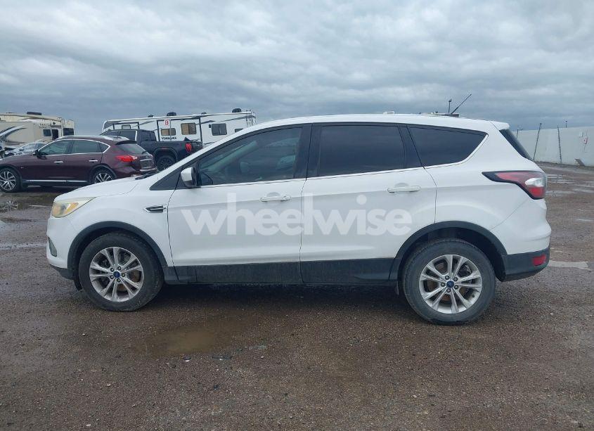 Photo 14 of 2017 Ford Escape SE (VIN 1FMCU0G94HUA24887)