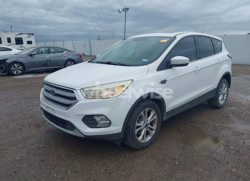 Photo 2 of 2017 Ford Escape SE (VIN 1FMCU0G94HUA24887)