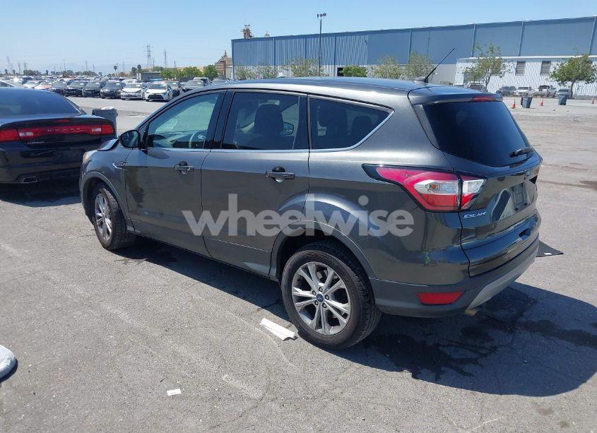 Photo 3 of 2017 Ford Escape SE (VIN 1FMCU0G94HUC96680)