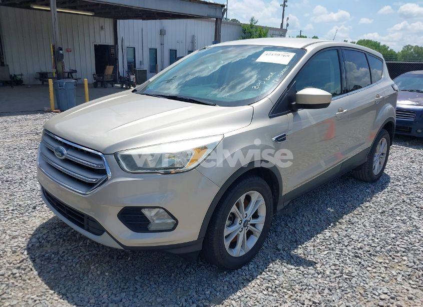 Photo 2 of 2017 Ford Escape SE (VIN 1FMCU0G94HUD56487)