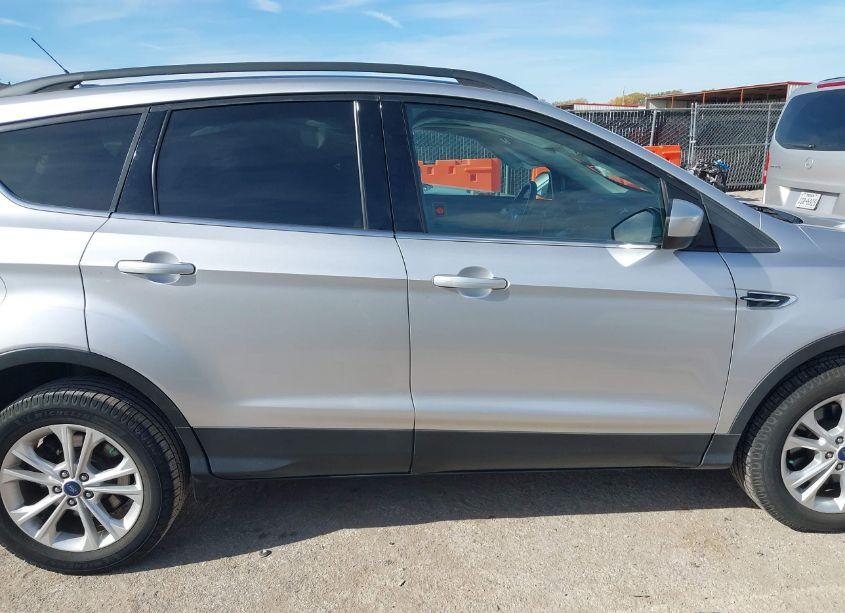 Photo 13 of 2017 Ford Escape SE (VIN 1FMCU0G94HUE34119)