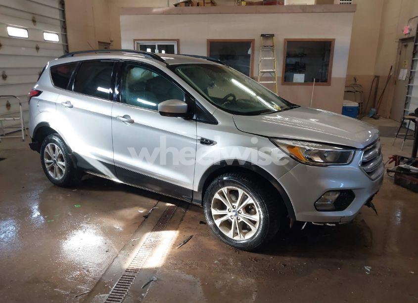 2018 Ford Escape SE (VIN 1FMCU0G94JUB62791) main photo