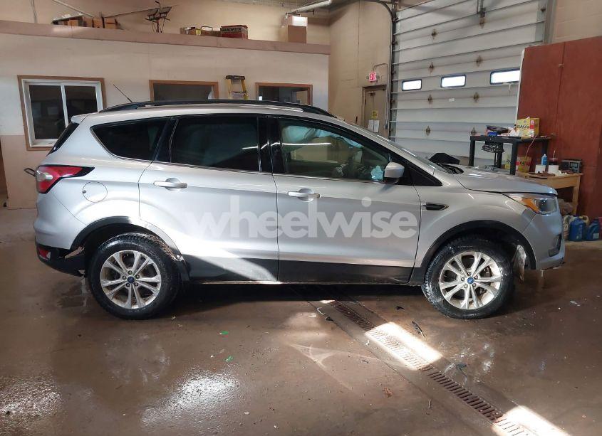 Photo 14 of 2018 Ford Escape SE (VIN 1FMCU0G94JUB62791)