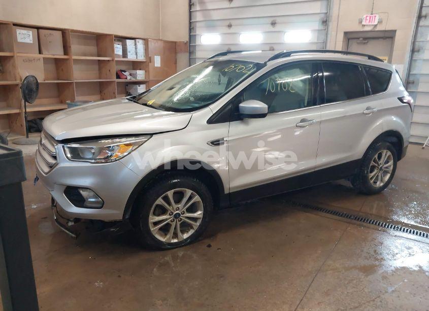 Photo 2 of 2018 Ford Escape SE (VIN 1FMCU0G94JUB62791)