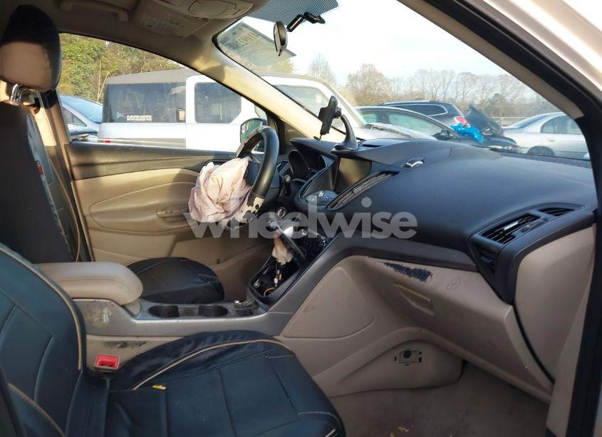 Photo 5 of 2013 Ford Escape SE (VIN 1FMCU0G95DUA97812)