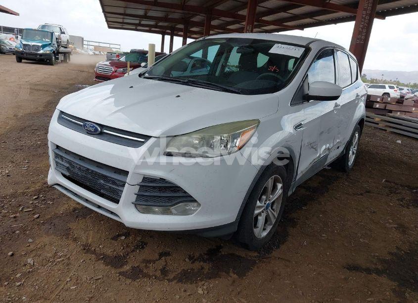 Photo 2 of 2013 Ford Escape SE (VIN 1FMCU0G95DUD02318)