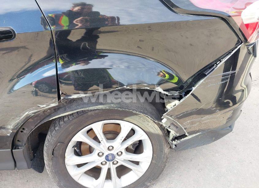 Photo 6 of 2017 Ford Escape SE (VIN 1FMCU0G95HUA25613)