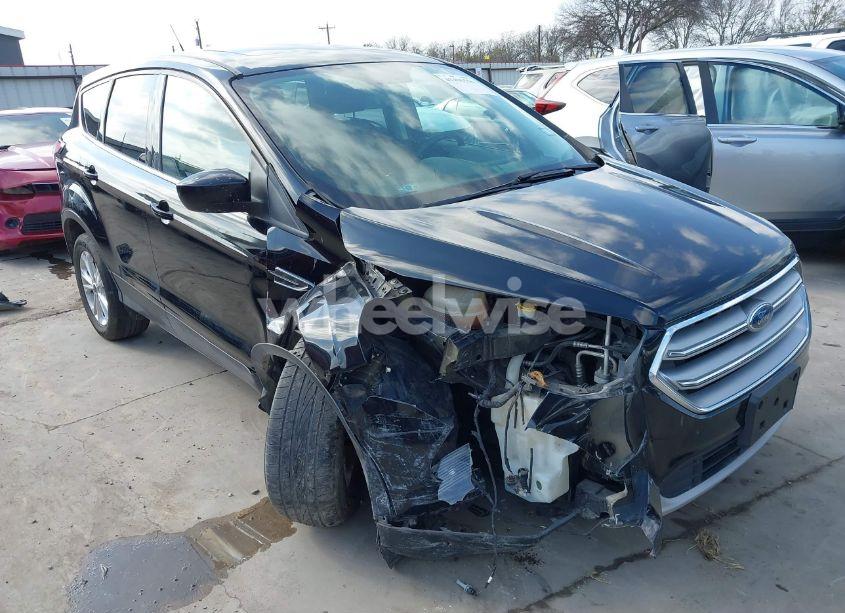 2017 Ford Escape SE (VIN 1FMCU0G95HUC97031) main photo