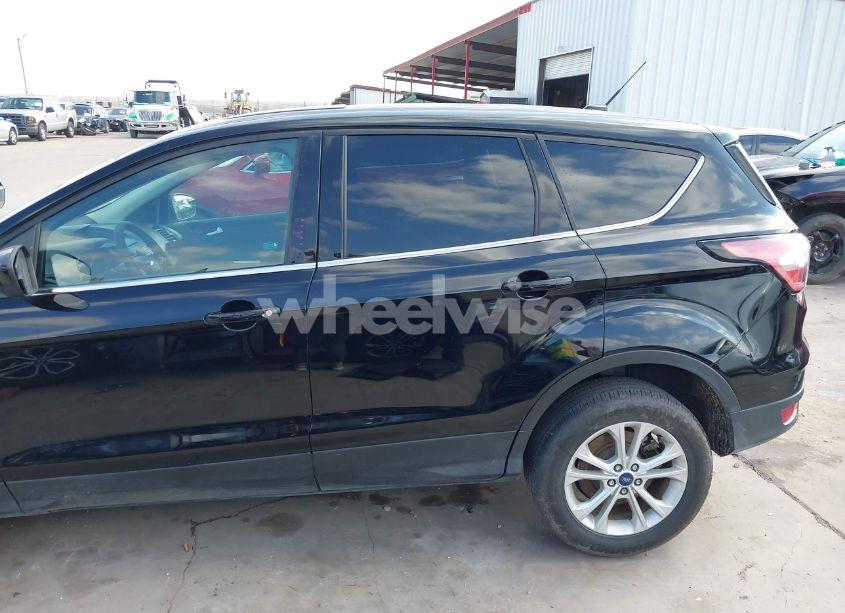 Photo 15 of 2017 Ford Escape SE (VIN 1FMCU0G95HUC97031)