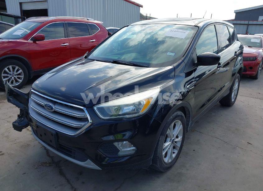 Photo 2 of 2017 Ford Escape SE (VIN 1FMCU0G95HUC97031)