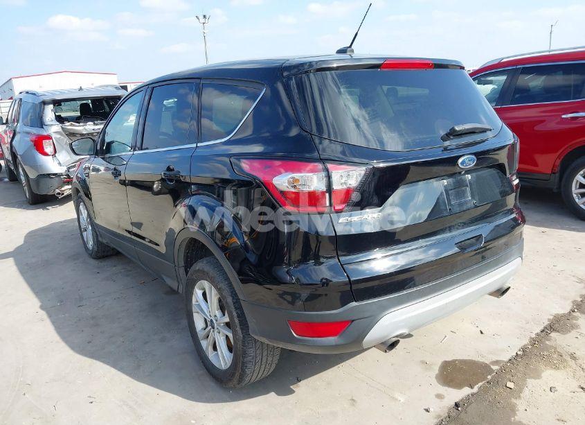 Photo 3 of 2017 Ford Escape SE (VIN 1FMCU0G95HUC97031)