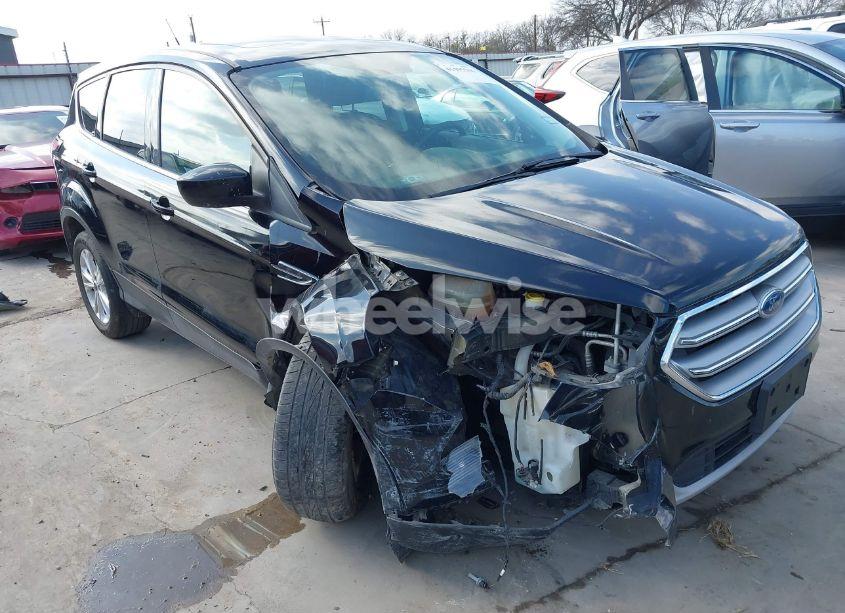 Photo 6 of 2017 Ford Escape SE (VIN 1FMCU0G95HUC97031)