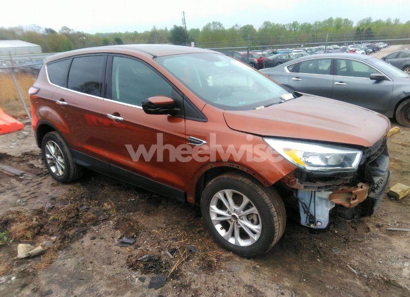 2017 Ford Escape SE (VIN 1FMCU0G95HUE02151) main photo