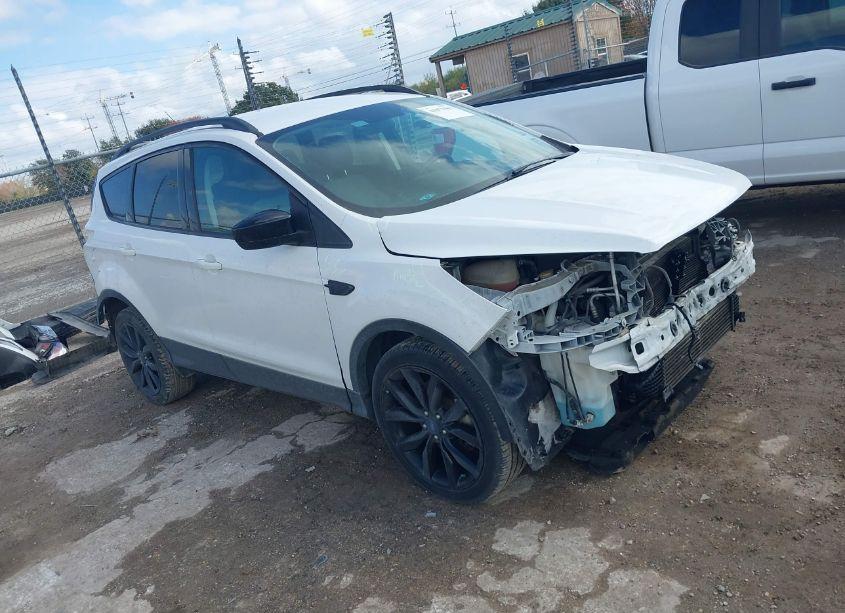 2017 Ford Escape SE (VIN 1FMCU0G95HUF07000) main photo