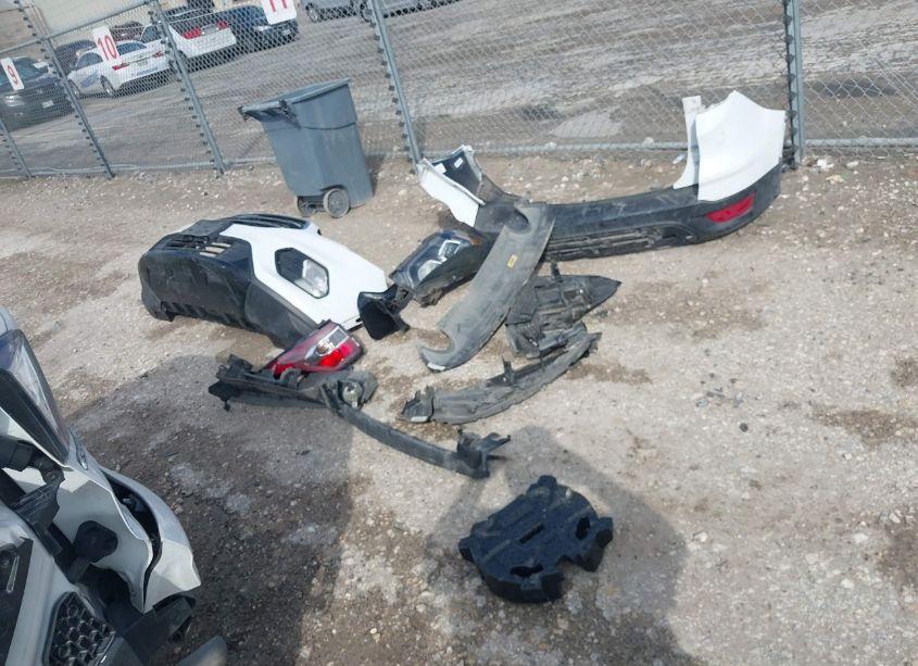 Photo 12 of 2017 Ford Escape SE (VIN 1FMCU0G95HUF07000)