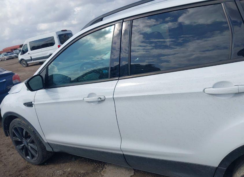 Photo 15 of 2017 Ford Escape SE (VIN 1FMCU0G95HUF07000)