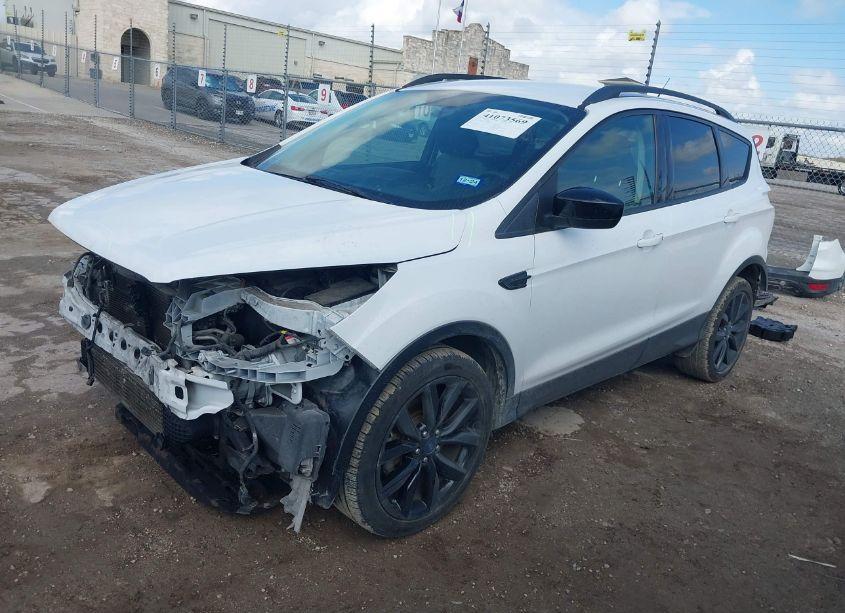 Photo 2 of 2017 Ford Escape SE (VIN 1FMCU0G95HUF07000)