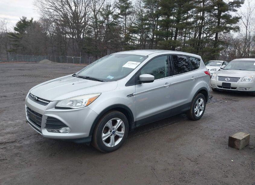 Photo 2 of 2013 Ford Escape SE (VIN 1FMCU0G96DUA80551)