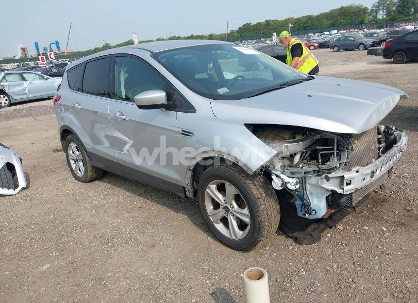 2015 Ford Escape SE (VIN 1FMCU0G96FUB13552) main photo