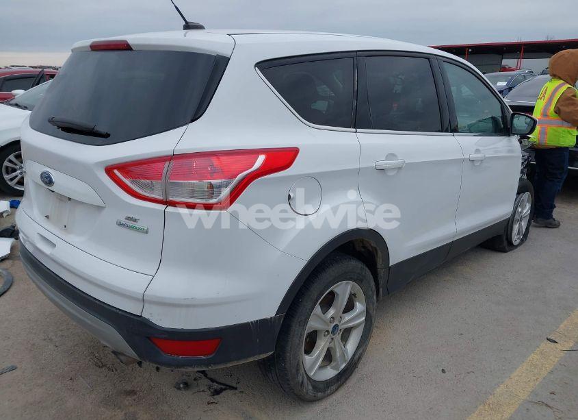 Photo 4 of 2016 Ford Escape SE (VIN 1FMCU0G96GUC45910)