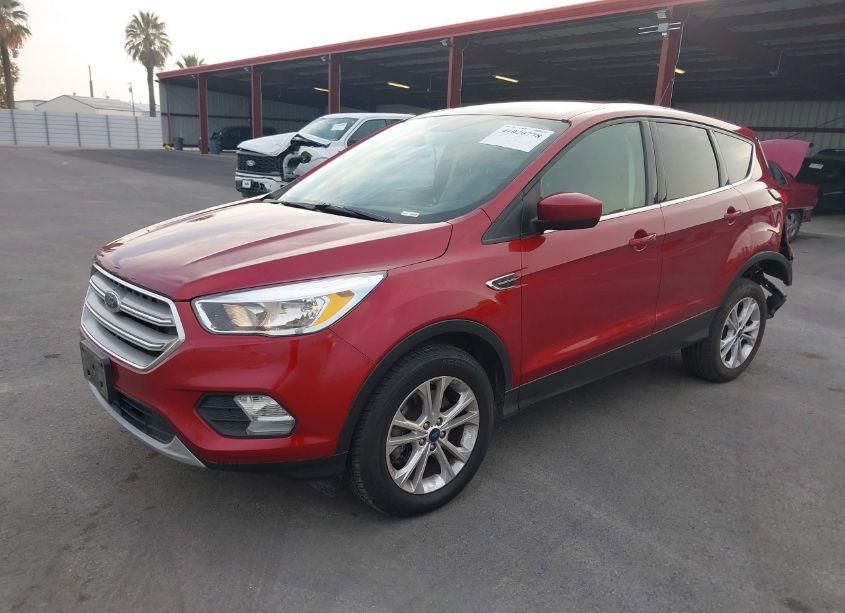 Photo 2 of 2019 Ford Escape SE (VIN 1FMCU0G96KUB12170)