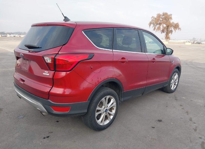 Photo 4 of 2019 Ford Escape SE (VIN 1FMCU0G96KUB12170)