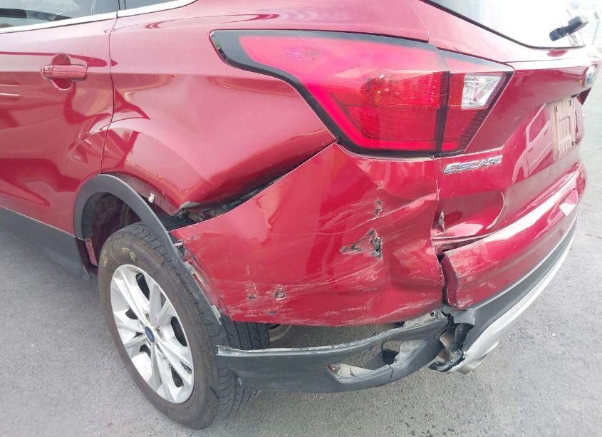Photo 6 of 2019 Ford Escape SE (VIN 1FMCU0G96KUB12170)