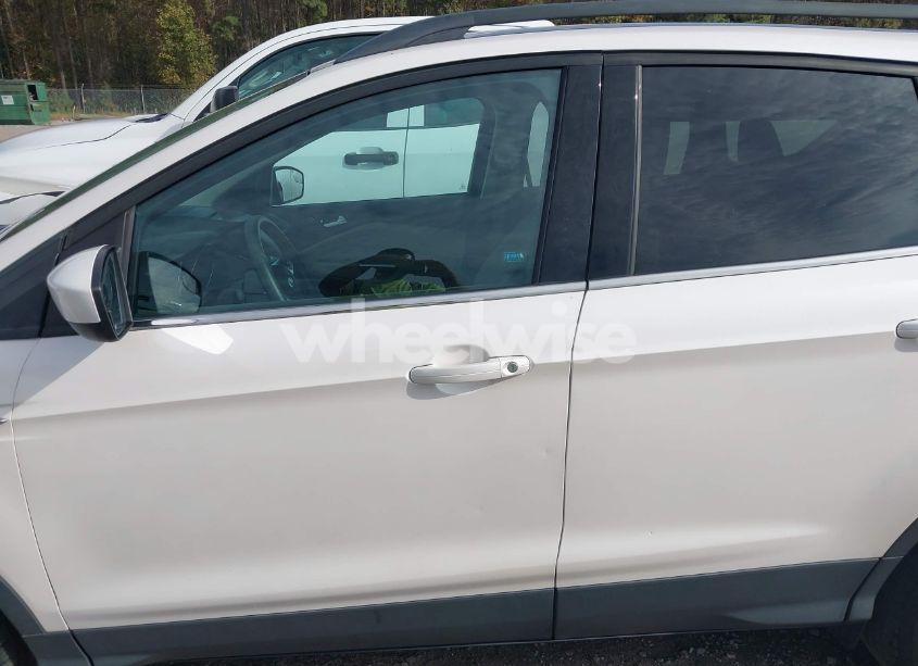 Photo 15 of 2014 Ford Escape SE (VIN 1FMCU0G97EUB76173)