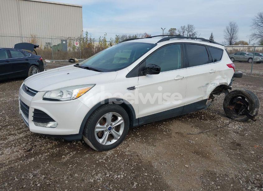 Photo 2 of 2015 Ford Escape SE (VIN 1FMCU0G97FUB14628)