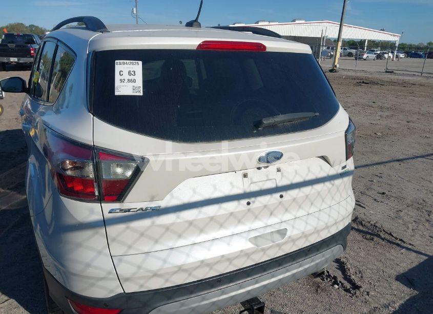 Photo 16 of 2017 Ford Escape SE (VIN 1FMCU0G97HUA25824)