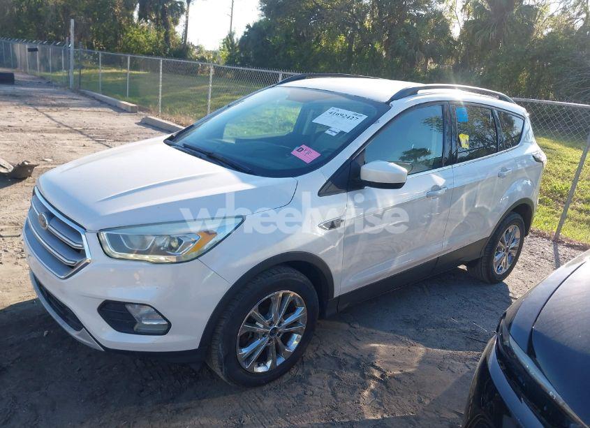 Photo 2 of 2017 Ford Escape SE (VIN 1FMCU0G97HUA25824)