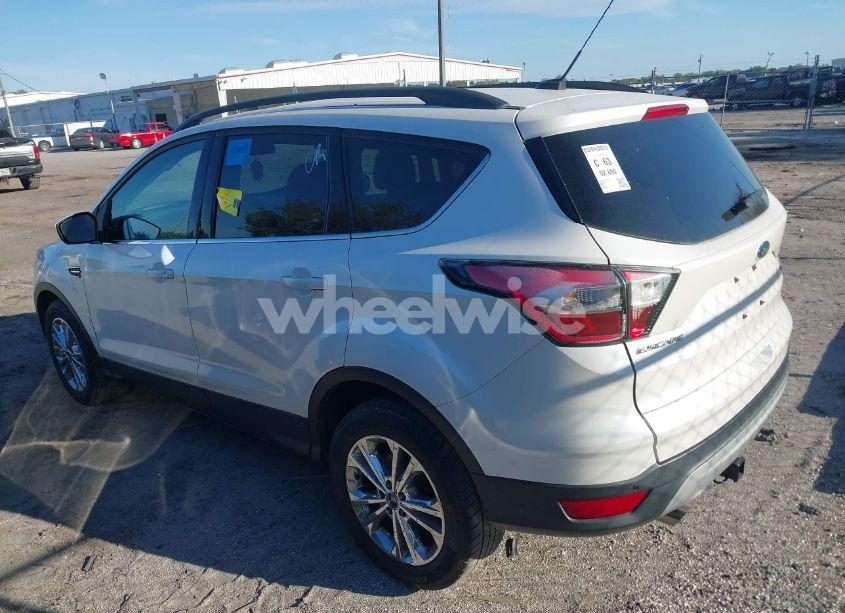 Photo 3 of 2017 Ford Escape SE (VIN 1FMCU0G97HUA25824)