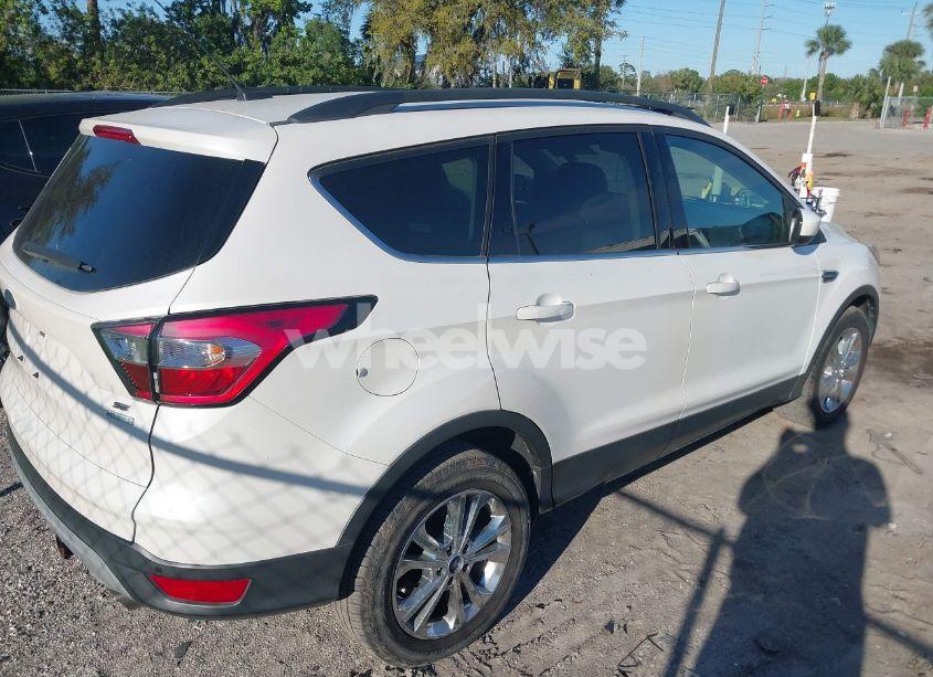 Photo 4 of 2017 Ford Escape SE (VIN 1FMCU0G97HUA25824)
