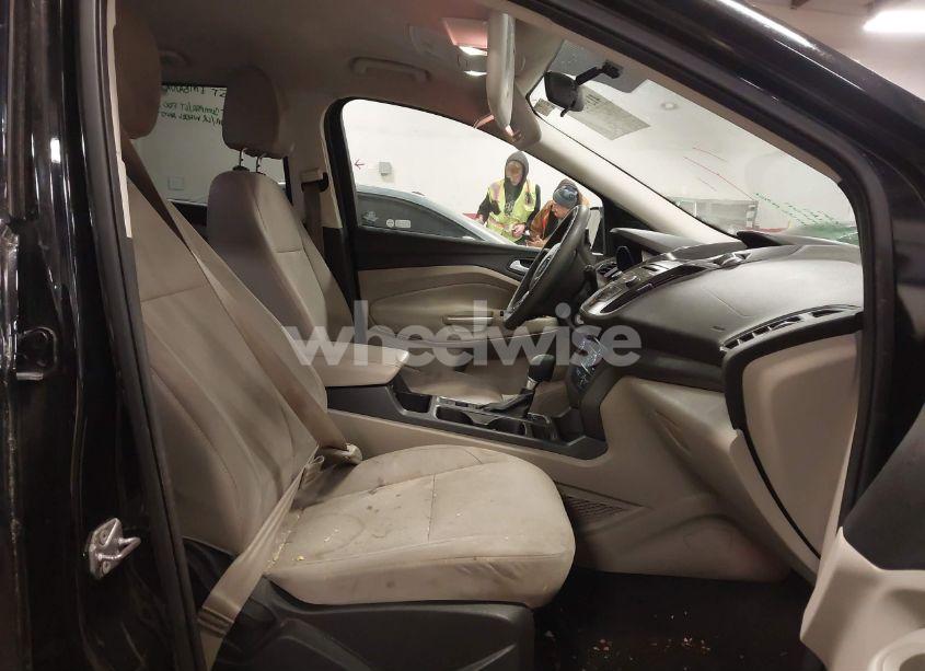 Photo 5 of 2017 Ford Escape SE (VIN 1FMCU0G97HUB31416)