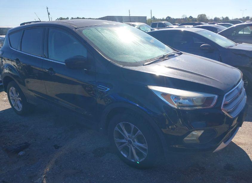 2017 Ford Escape SE (VIN 1FMCU0G97HUC53015) main photo