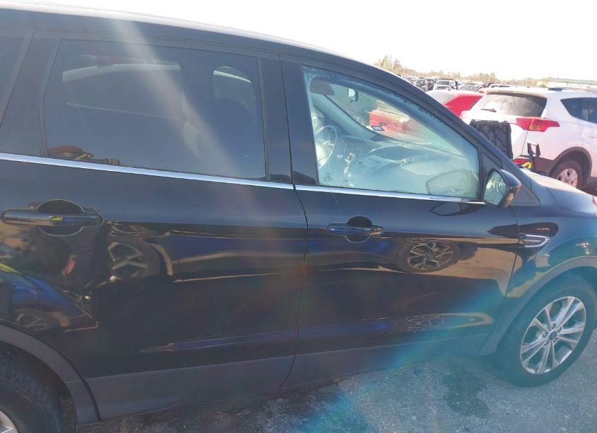 Photo 13 of 2017 Ford Escape SE (VIN 1FMCU0G97HUC53015)