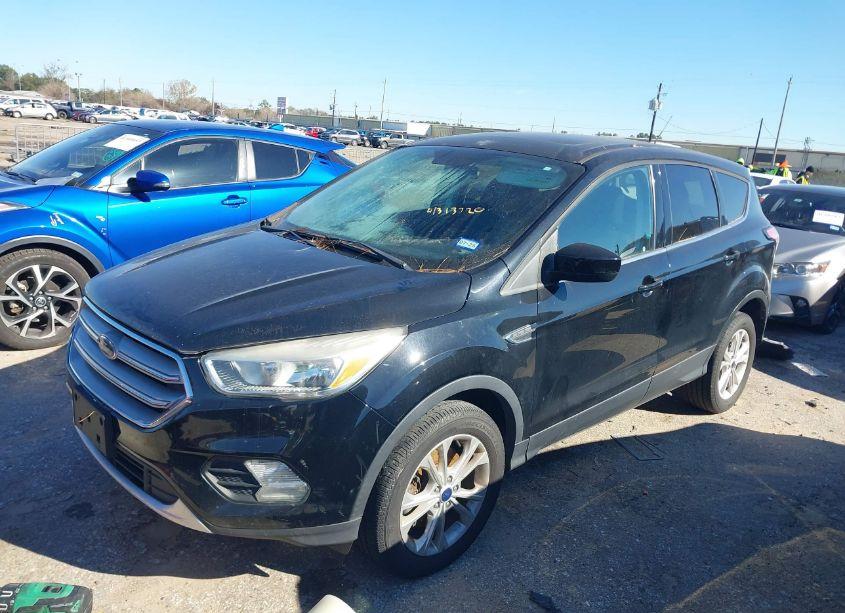 Photo 2 of 2017 Ford Escape SE (VIN 1FMCU0G97HUC53015)