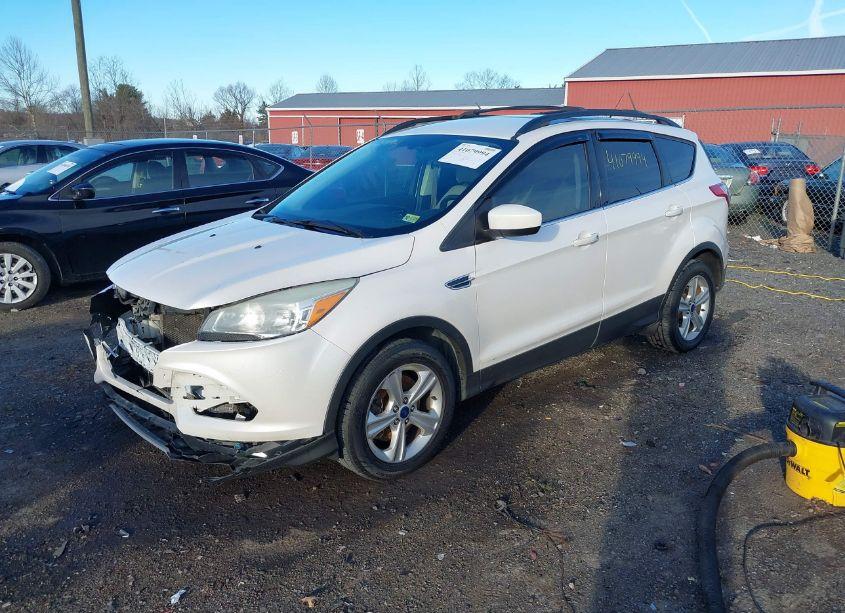 Photo 2 of 2015 Ford Escape SE (VIN 1FMCU0G98FUA57033)