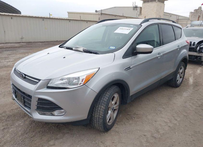 Photo 2 of 2016 Ford Escape SE (VIN 1FMCU0G98GUA97517)