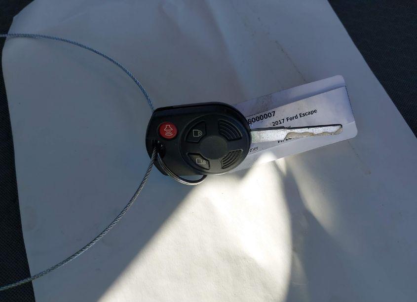 Photo 11 of 2017 Ford Escape SE (VIN 1FMCU0G98HUB28265)