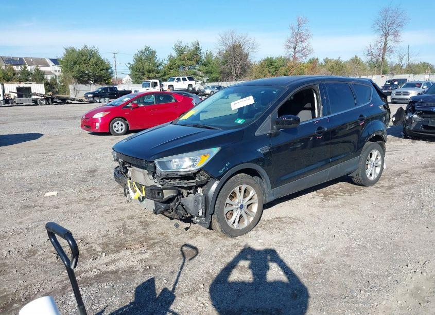 Photo 2 of 2017 Ford Escape SE (VIN 1FMCU0G98HUB28265)