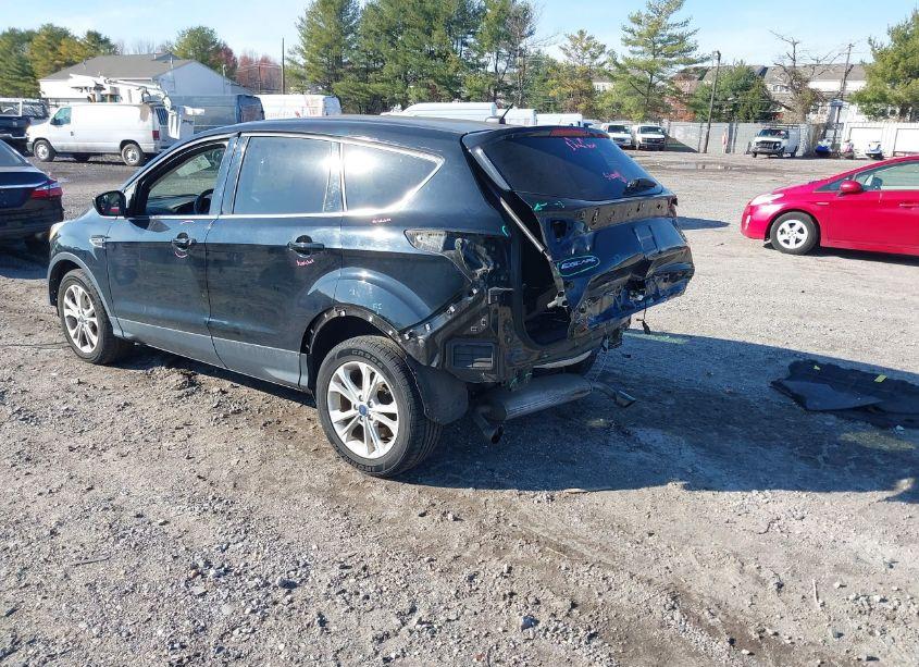 Photo 3 of 2017 Ford Escape SE (VIN 1FMCU0G98HUB28265)