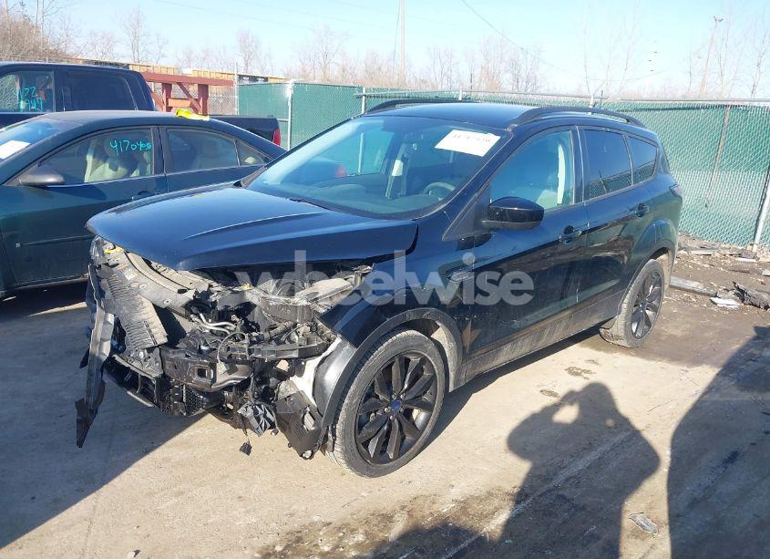 Photo 2 of 2017 Ford Escape SE (VIN 1FMCU0G98HUE15122)