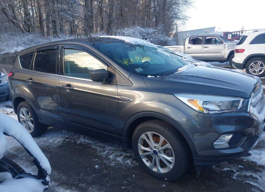 Photo 13 of 2017 Ford Escape SE (VIN 1FMCU0G98HUE65194)