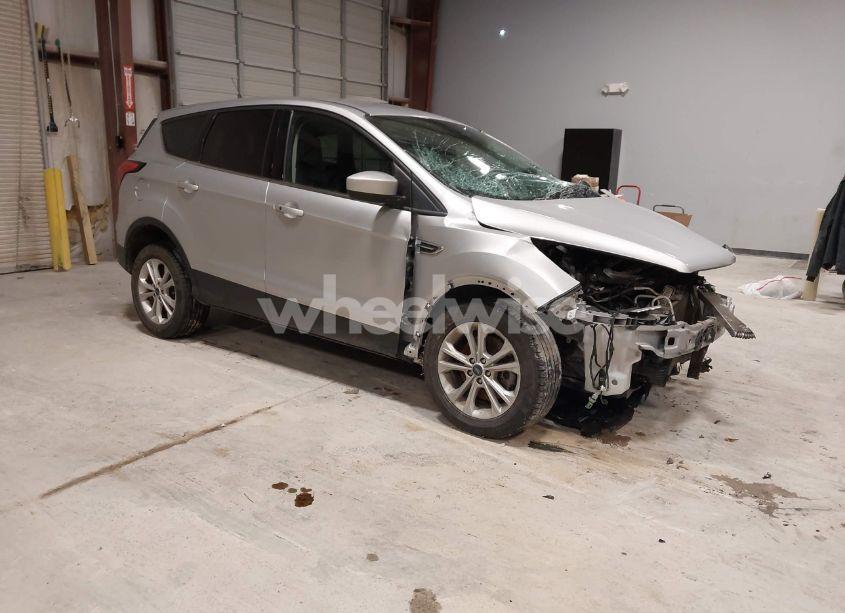 2019 Ford Escape SE (VIN 1FMCU0G98KUB33781) main photo