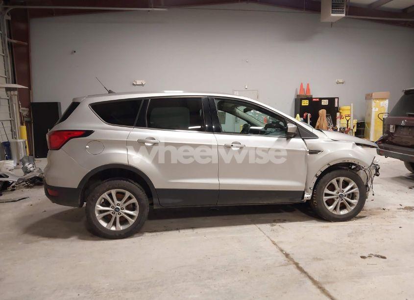 Photo 14 of 2019 Ford Escape SE (VIN 1FMCU0G98KUB33781)