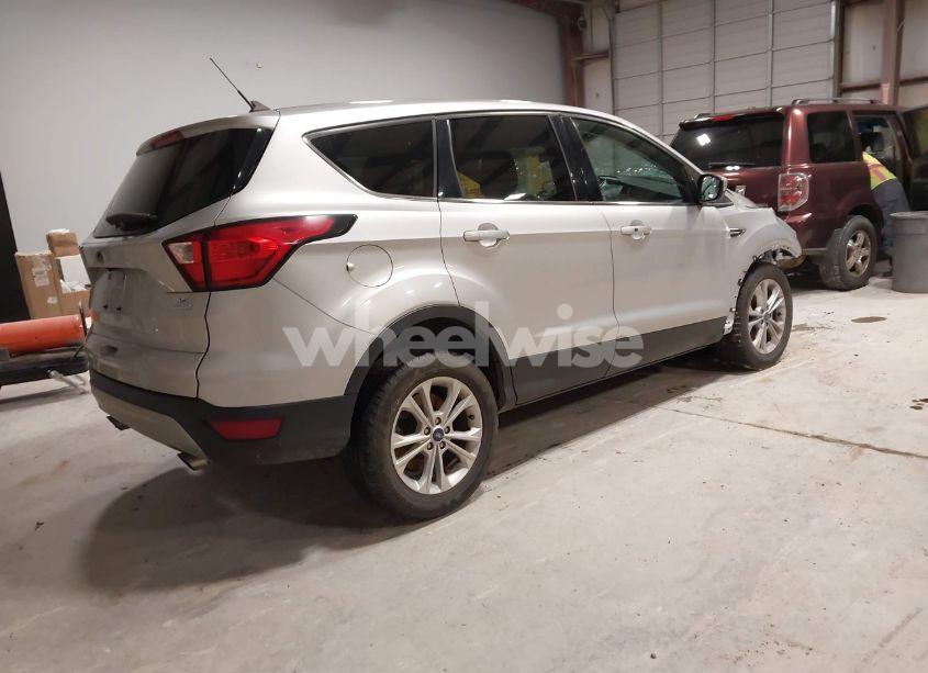 Photo 4 of 2019 Ford Escape SE (VIN 1FMCU0G98KUB33781)