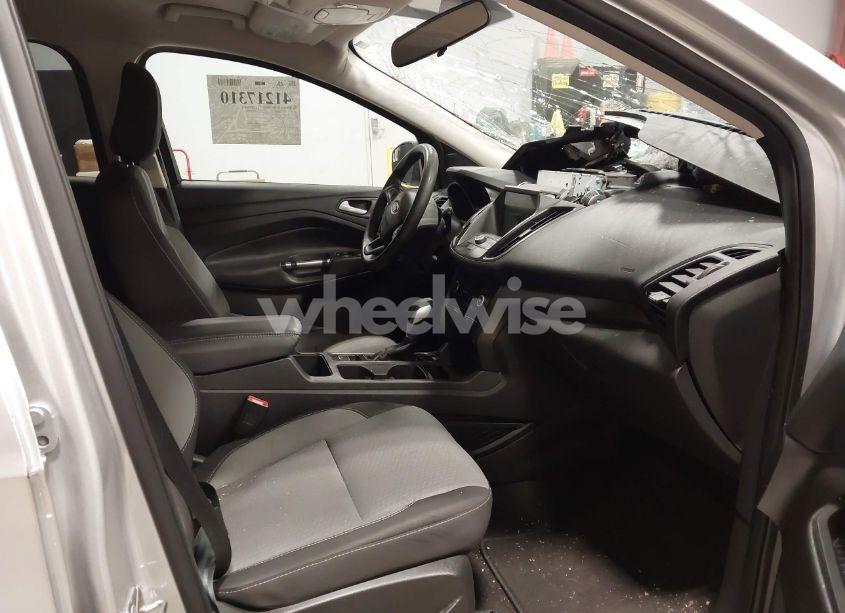 Photo 5 of 2019 Ford Escape SE (VIN 1FMCU0G98KUB33781)