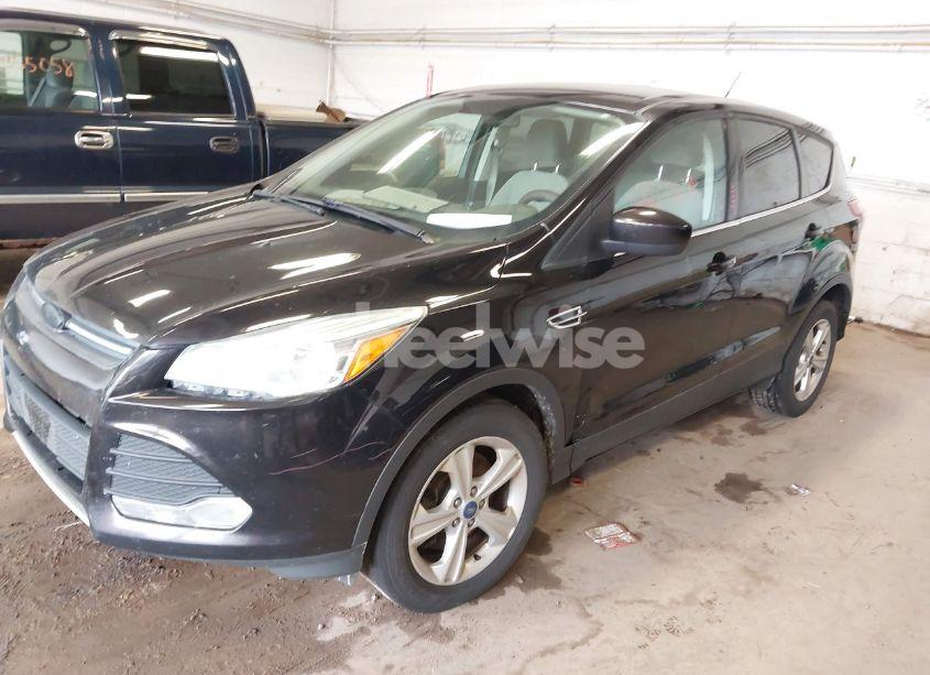 Photo 2 of 2013 Ford Escape SE (VIN 1FMCU0G99DUA53182)